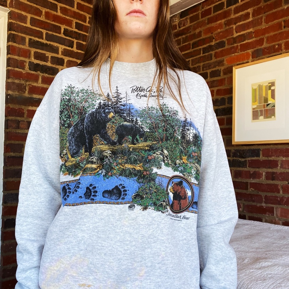 Grey “Bear Country” crewneck, fruit of the loop brand